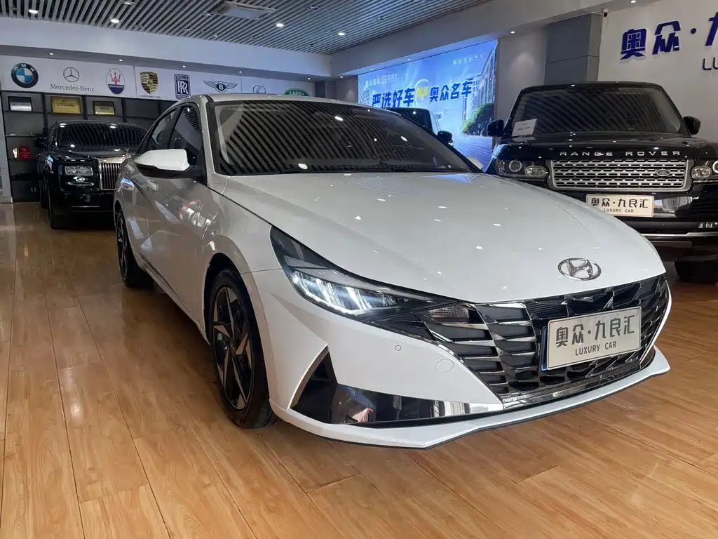Hyundai Elantra 2023