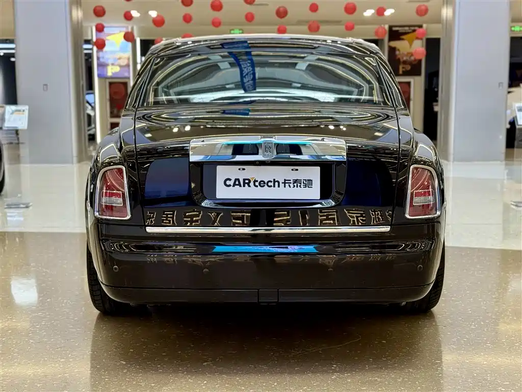 Rolls-Royce Phantom 2015 — фото 17