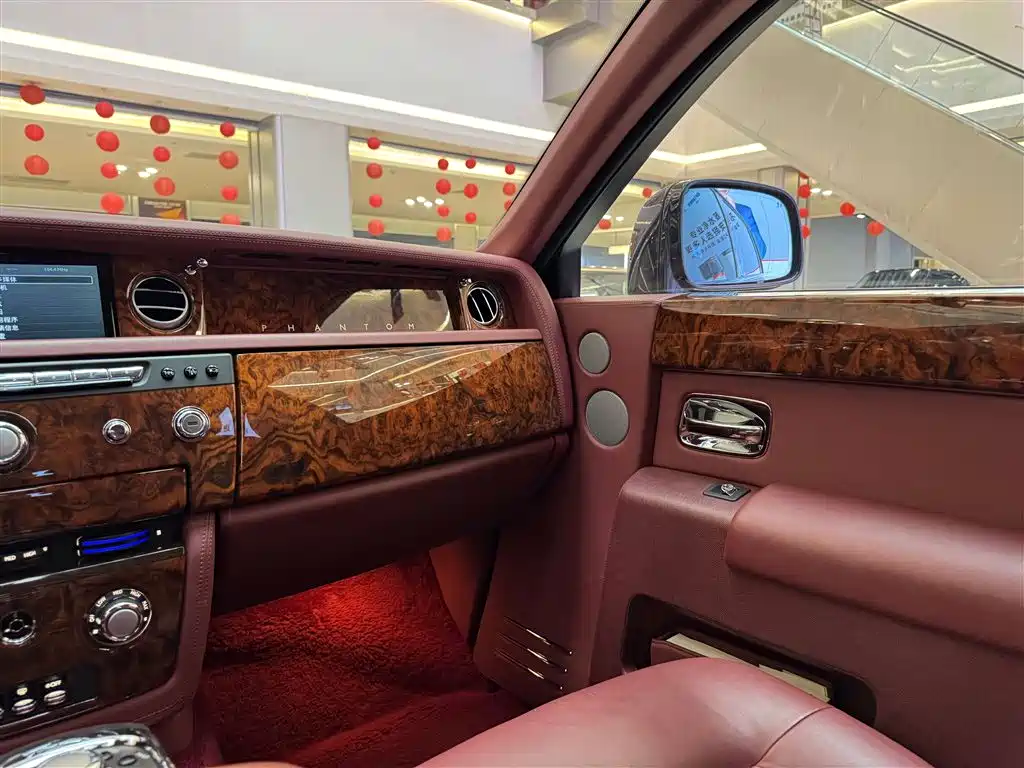 Rolls-Royce Phantom 2015 — фото 26