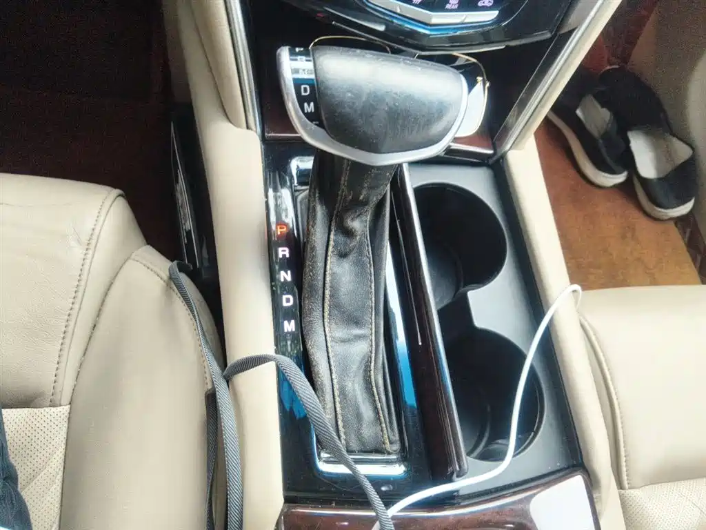 Cadillac XTS 2015 — фото 15