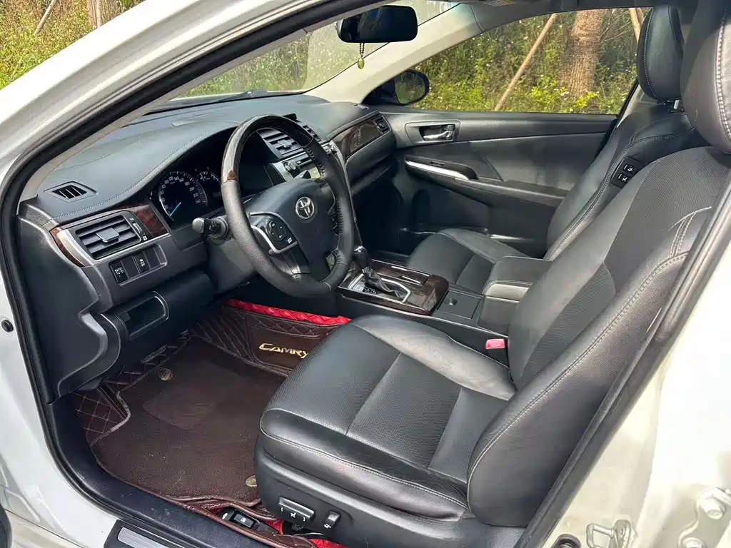 Toyota Camry 2017 — фото 8