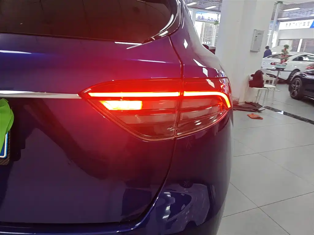 Maserati Levante 2016 — фото 24