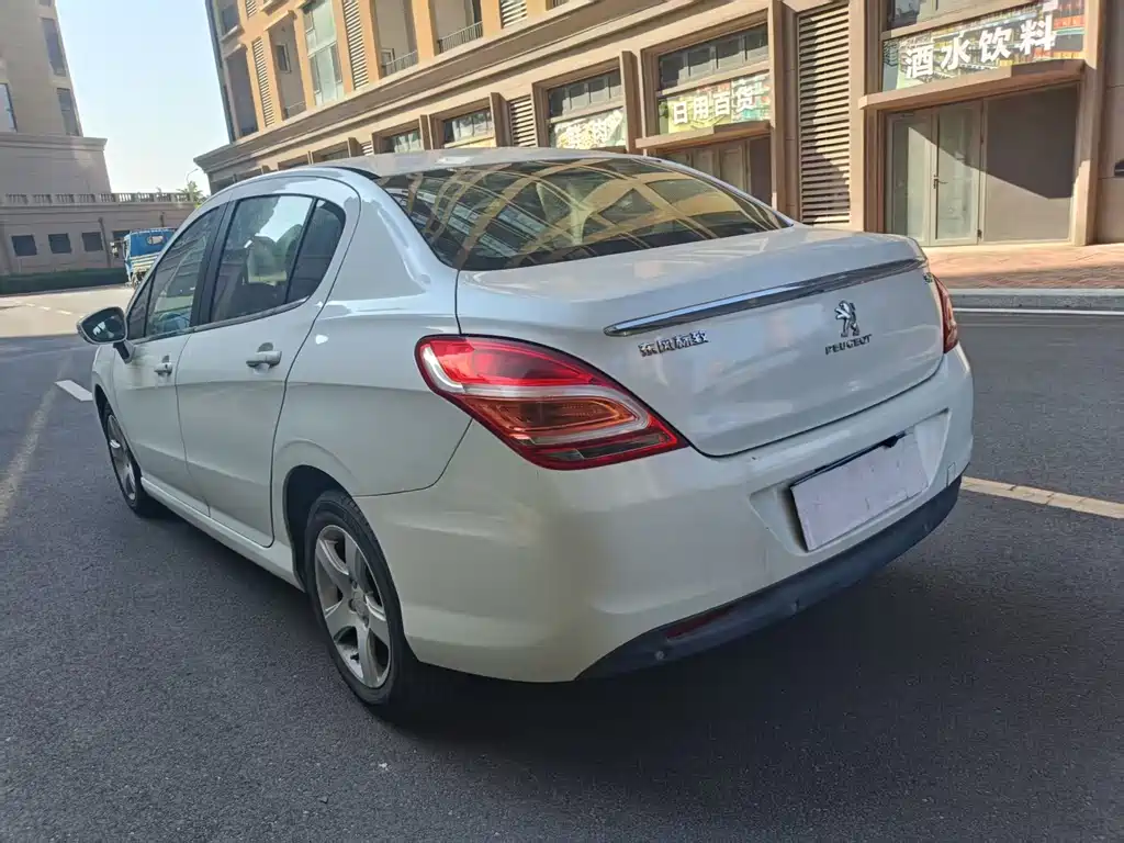 Peugeot 308 2014 — фото 12