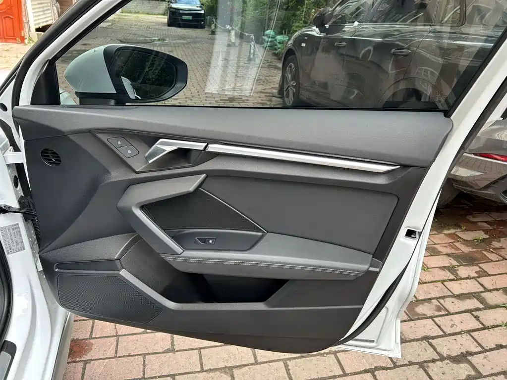 Audi A3 2023 — фото 17