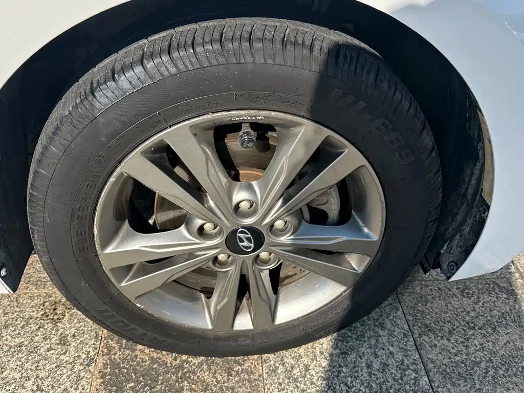 Hyundai Elantra 2017 — фото 13
