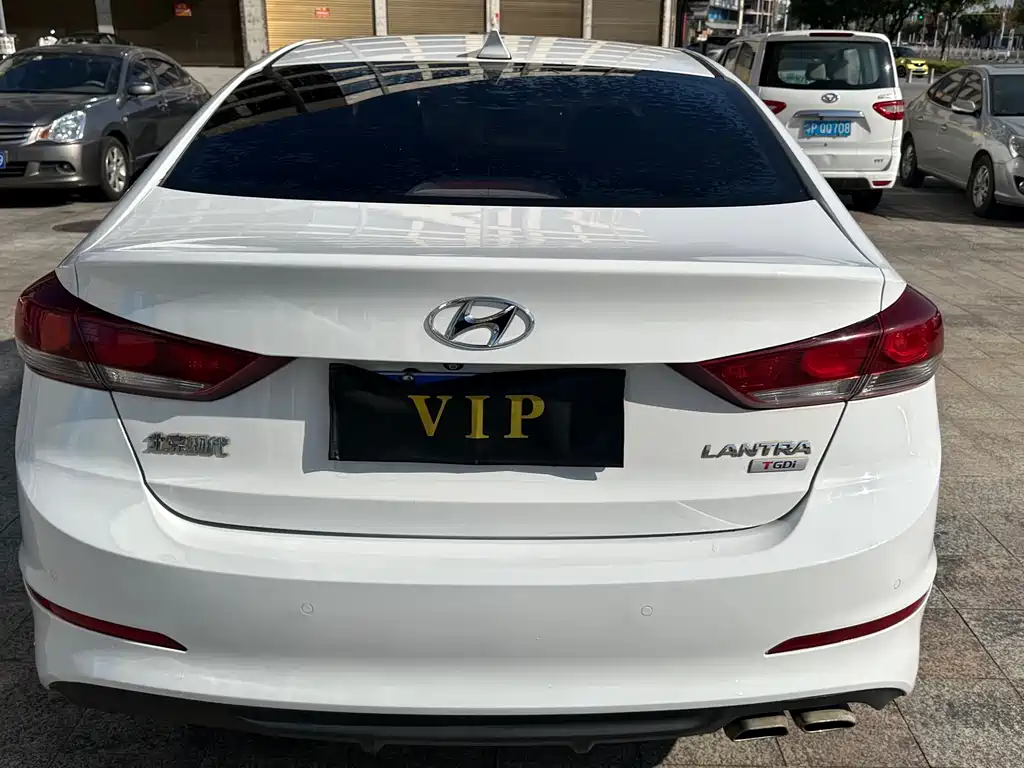 Hyundai Elantra 2017 — фото 7