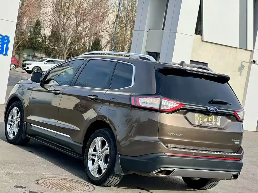 Ford Edge 2018 — фото 9