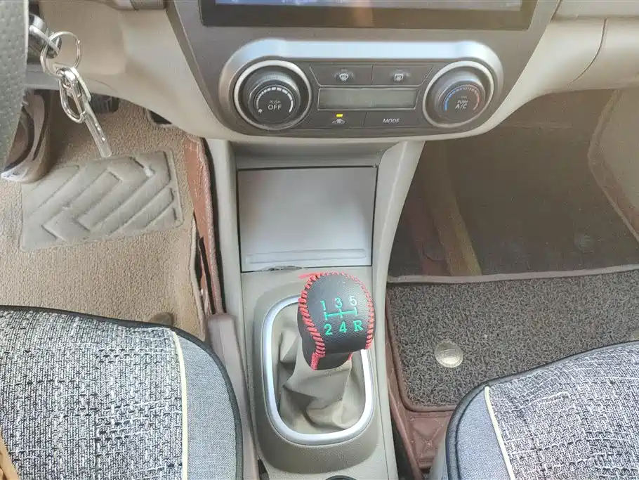 Nissan Sylphy 2015 — фото 16