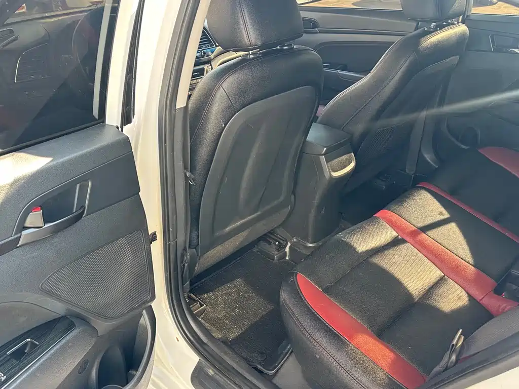 Hyundai Elantra 2017 — фото 6