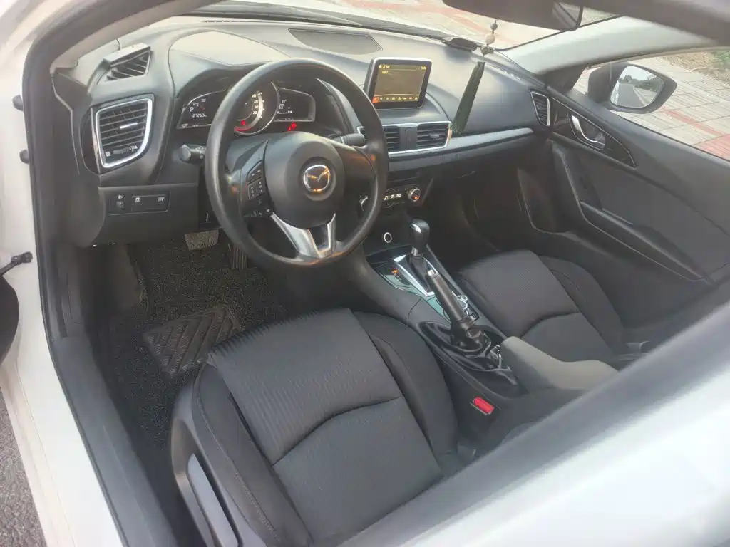 Mazda 3 Axela 2016 — фото 13