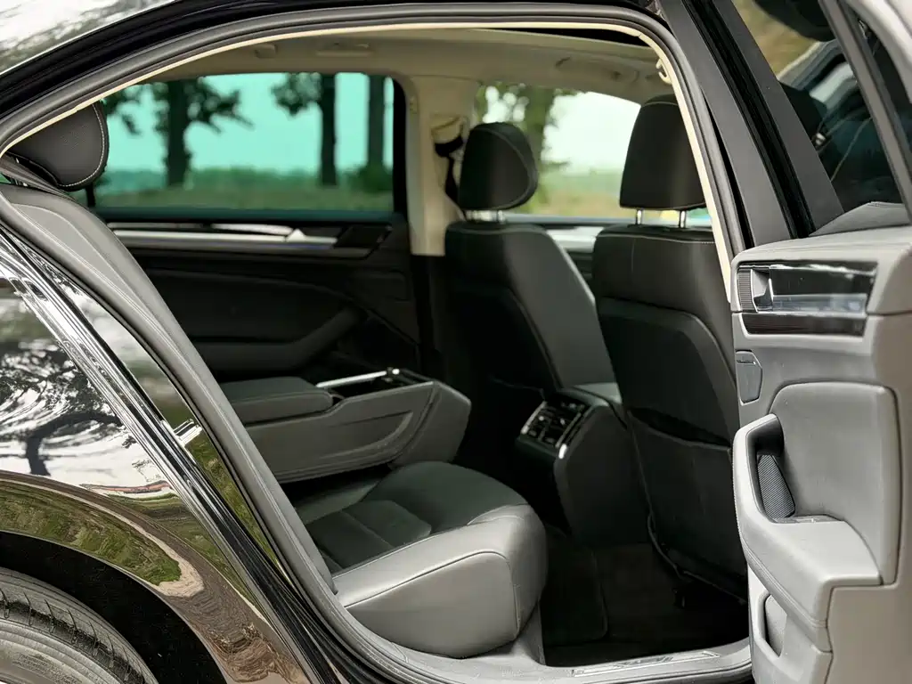 Volkswagen Phideon 2018 — фото 10