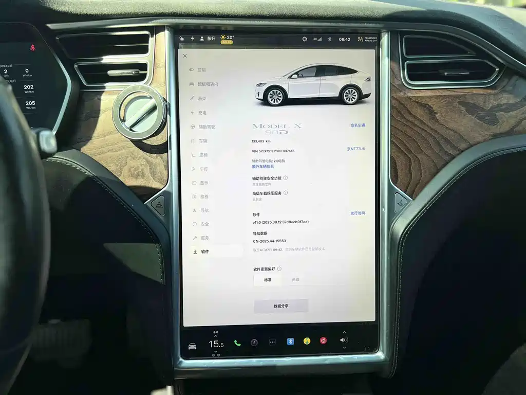Tesla Model X 2017 — фото 30