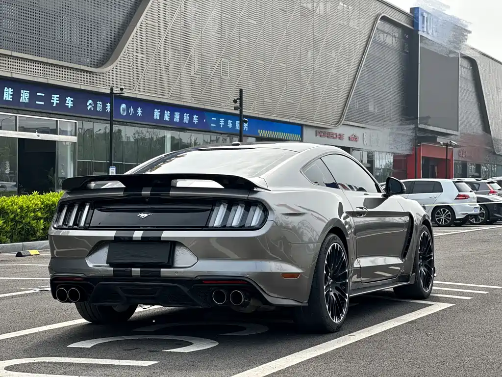 Ford Mustang 2017 — фото 12
