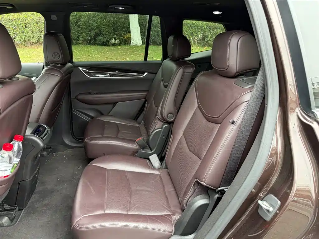 Cadillac XT6 2022 — фото 10