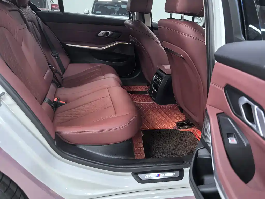 BMW 3 Series 2025 — фото 10