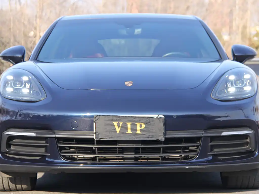Porsche Panamera 2018 — фото 1