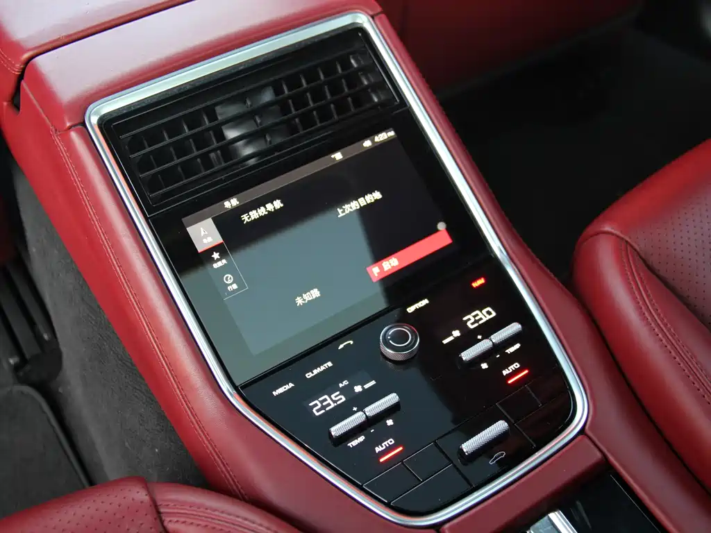 Porsche Panamera 2018 — фото 15