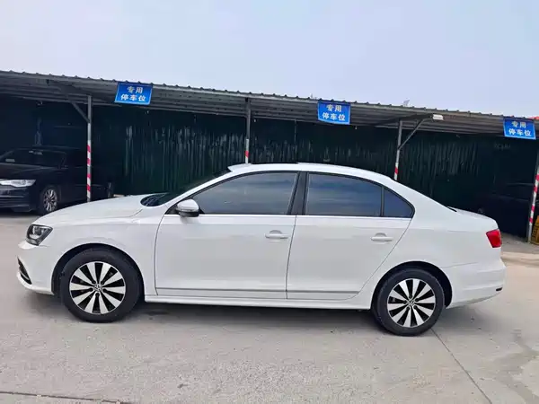 Volkswagen Sagitar 2018
