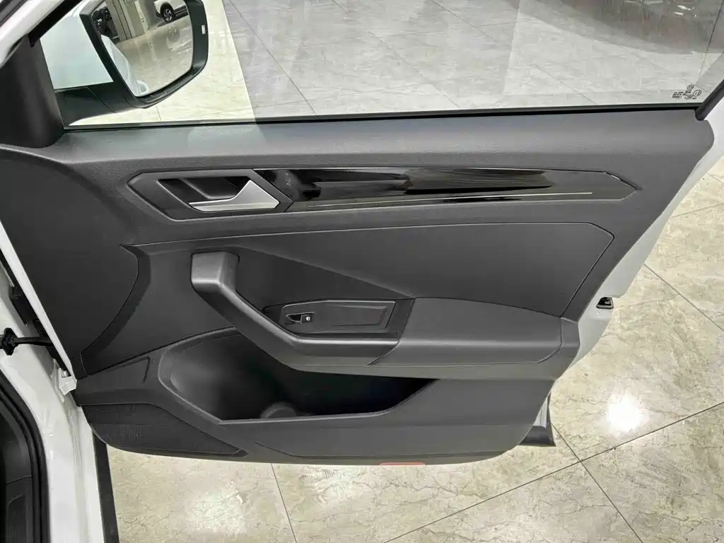 Volkswagen T-Roc 2022 — фото 12