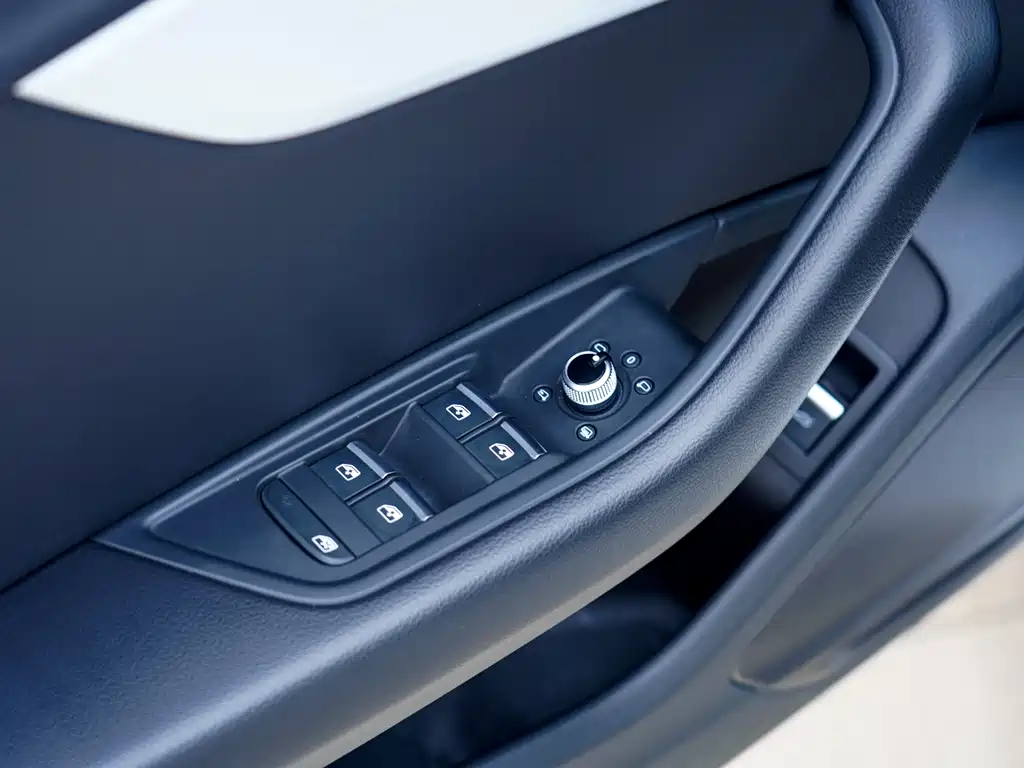 Audi A4L 2022 — фото 17