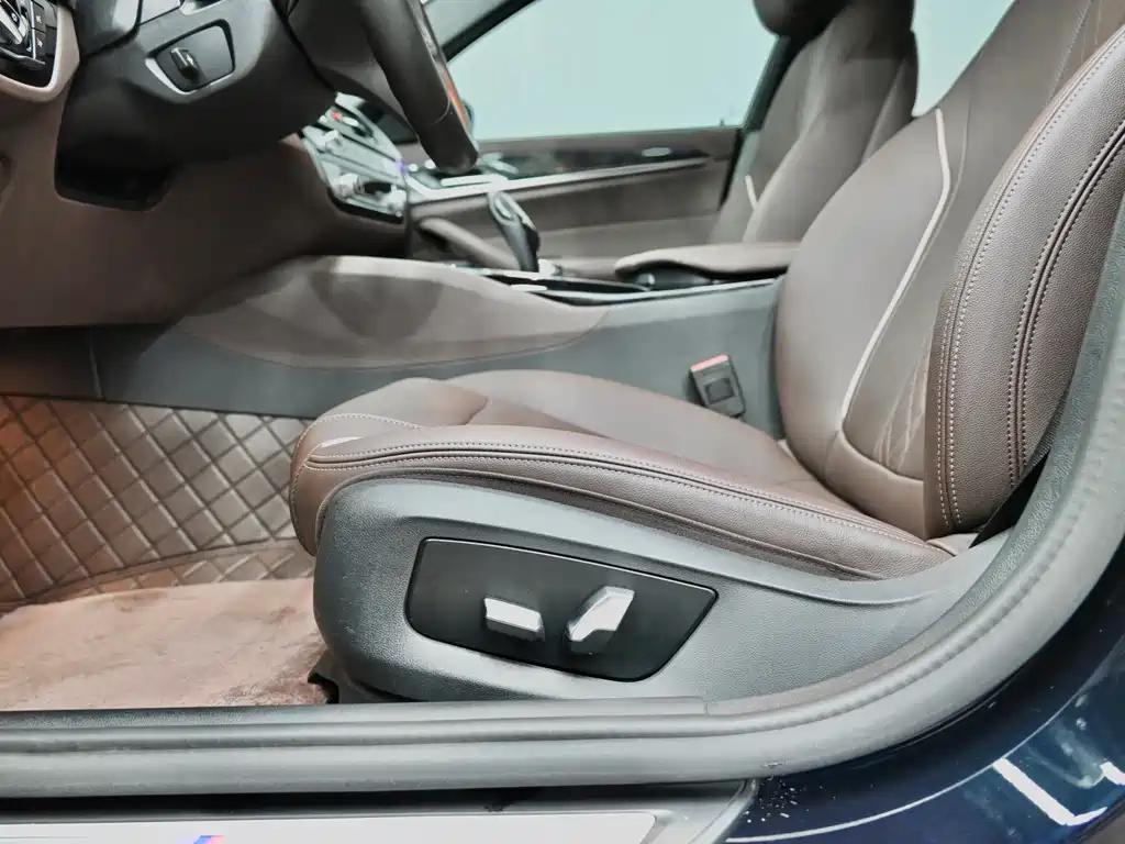 BMW 5 Series 2022 — фото 16