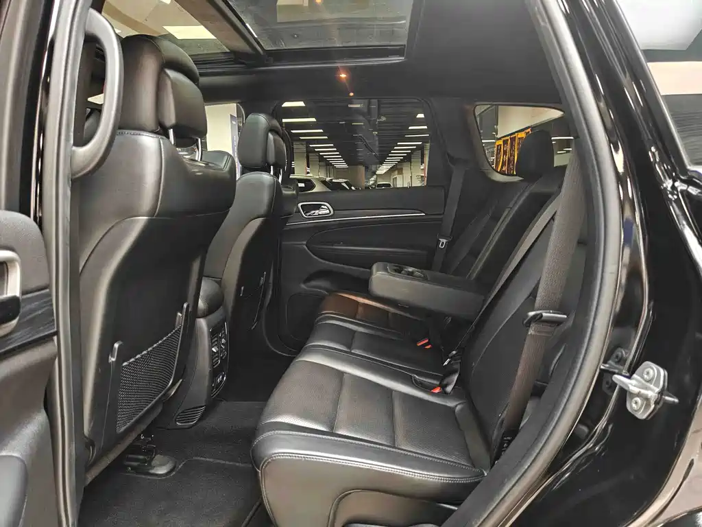 Jeep Grand Cherokee 2020 — фото 7