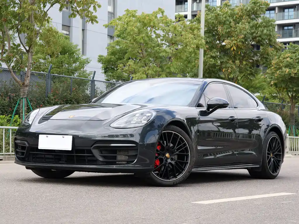 Porsche Panamera 2023