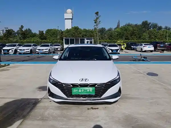 Hyundai Elantra 2022