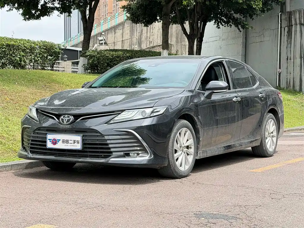 Toyota Camry 2022 — фото 1
