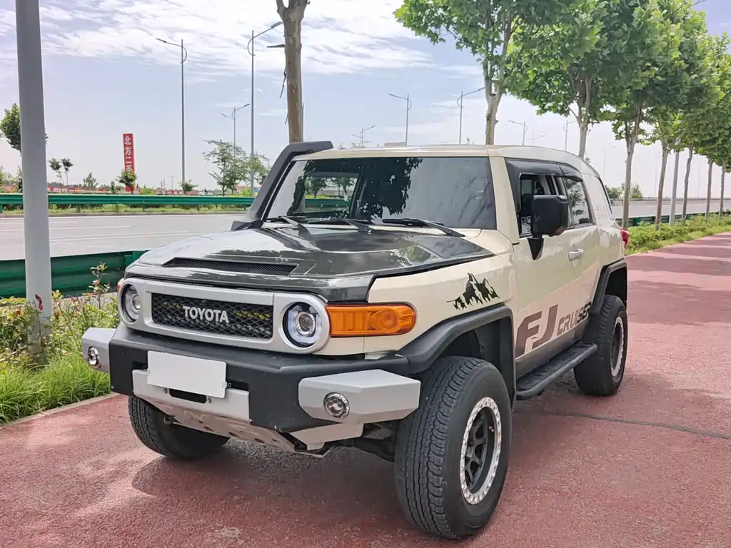 Toyota FJ Cruiser 2018 — фото 3