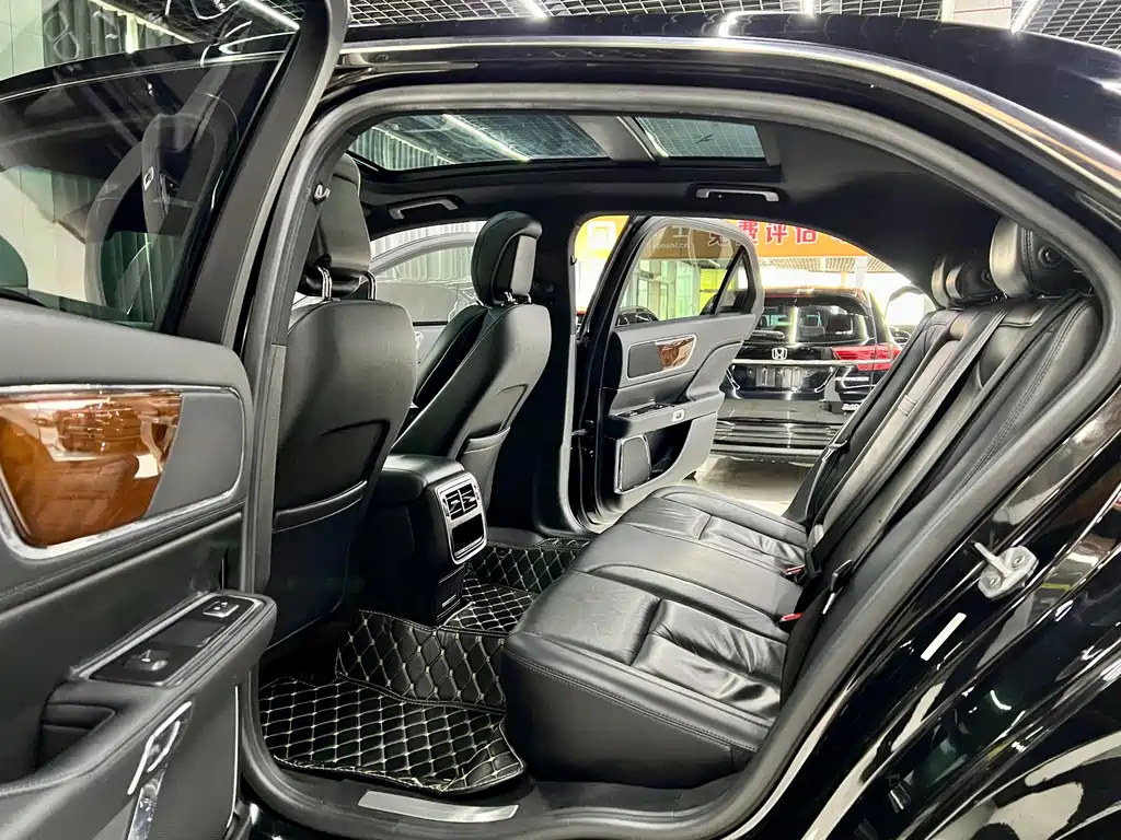 Lincoln Continental 2019 — фото 13
