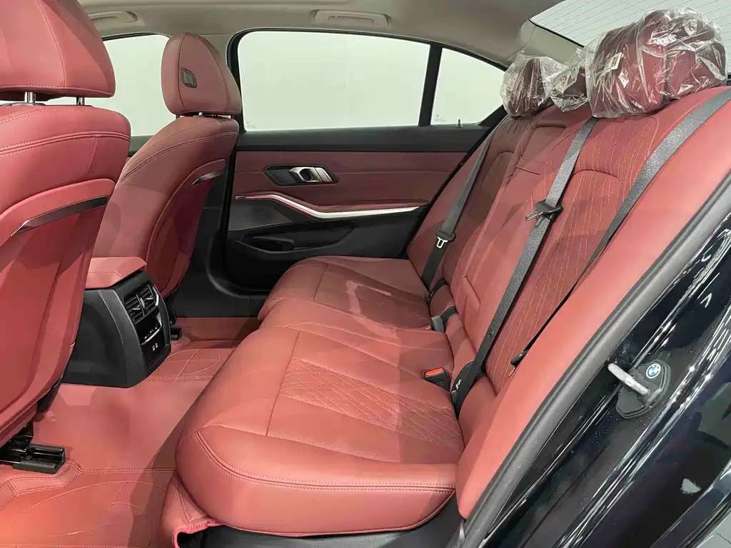 BMW 3 Series 2025 — фото 15