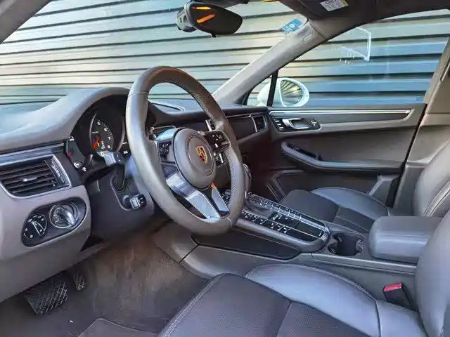 Porsche Macan 2018 — фото 10