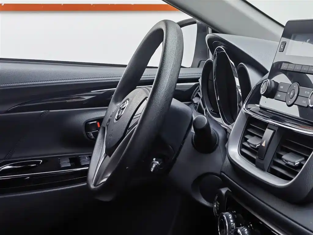 Toyota Yaris L 2022 — фото 22