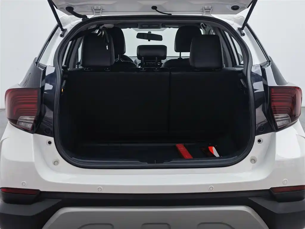 Toyota Yaris L 2022 — фото 16