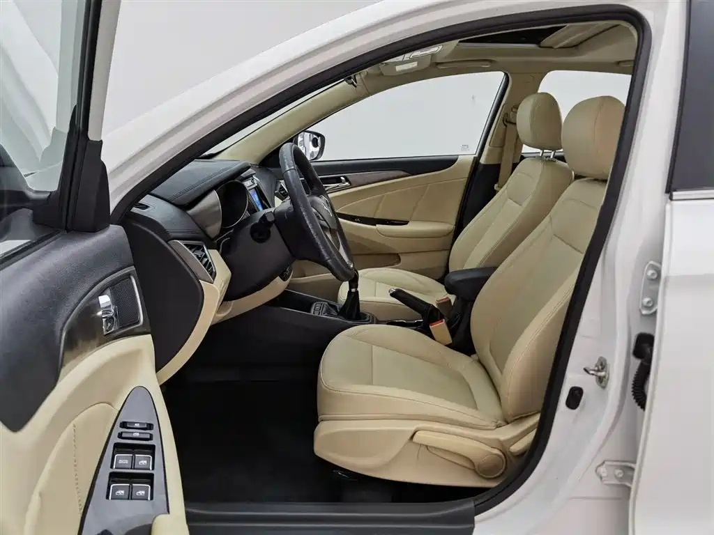 Changan Eado 2017 — фото 10