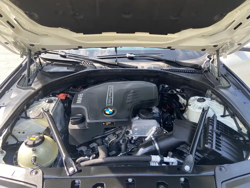BMW 5 Series 2016 — фото 14