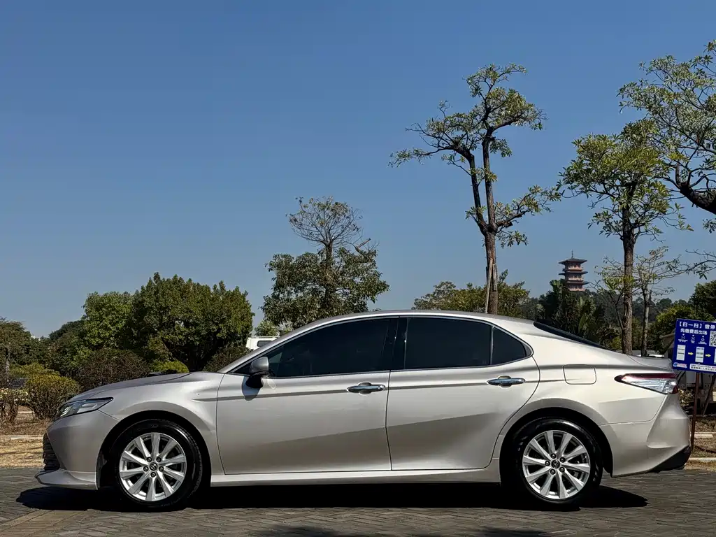 Toyota Camry 2020 — фото 21