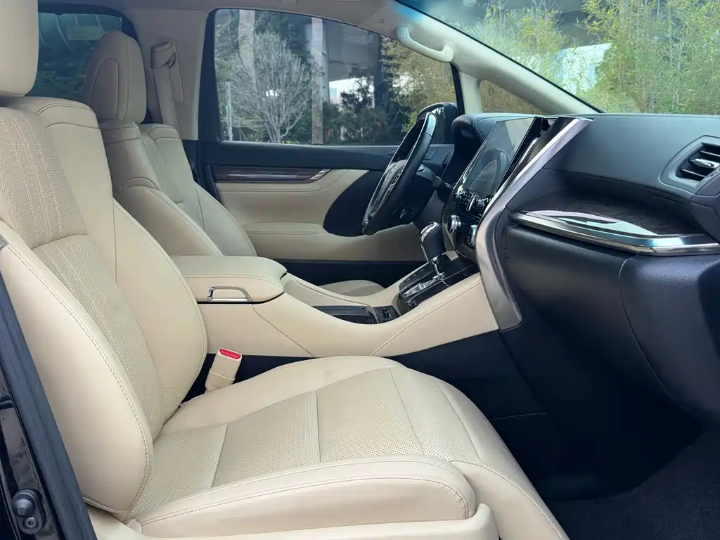 Toyota Alphard 2021 — фото 24