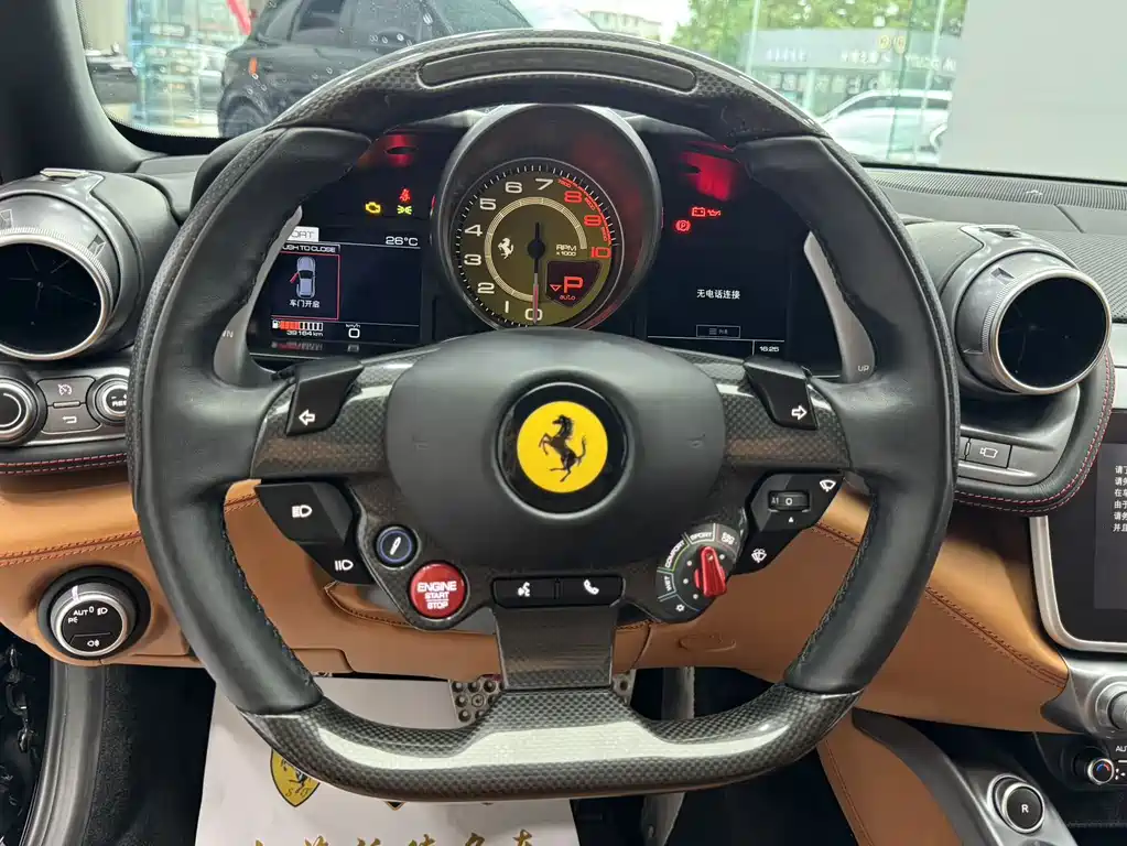 Ferrari GTC4Lusso 2017 — фото 16