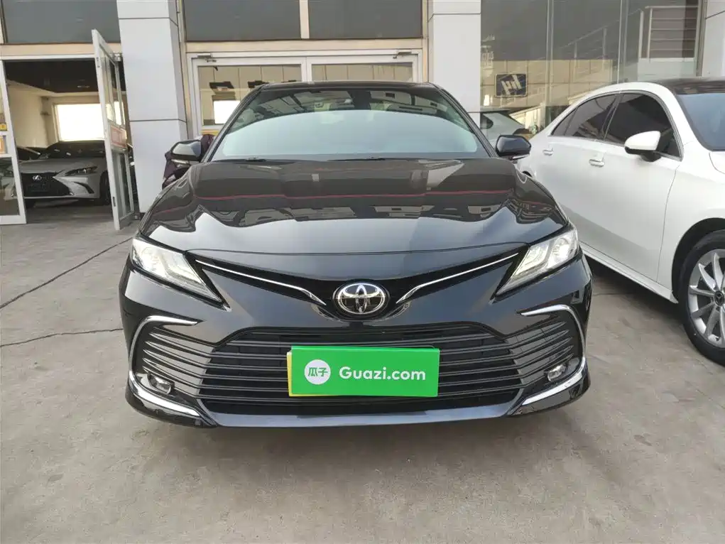 Toyota Camry 2023 — фото 3