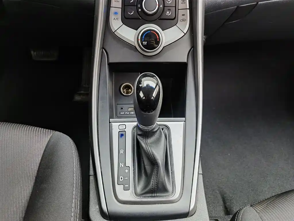 Hyundai Elantra Langdong 2016 — фото 13