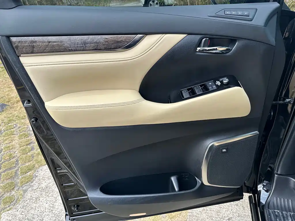 Toyota Alphard 2021 — фото 15