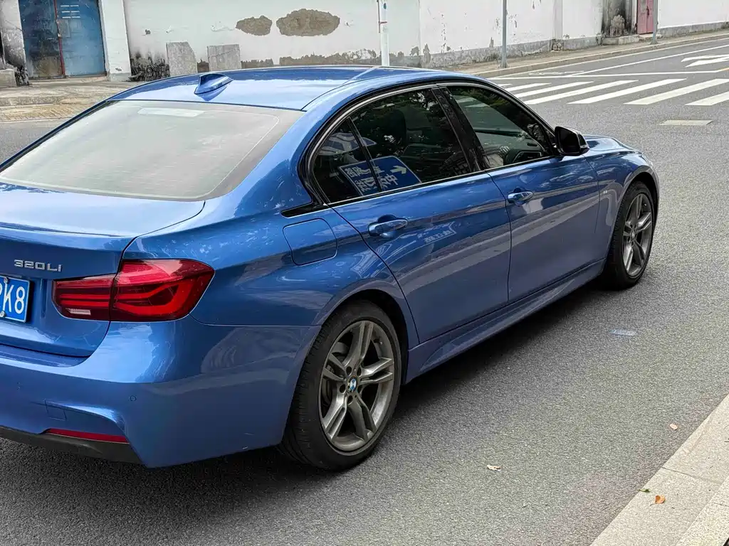 BMW 3 Series 2018 — фото 8