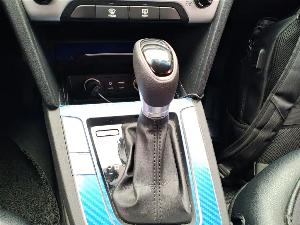 Hyundai Elantra 2017 — фото 10