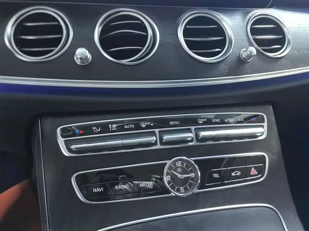 Mercedes-Benz E-Class 2019 — фото 13