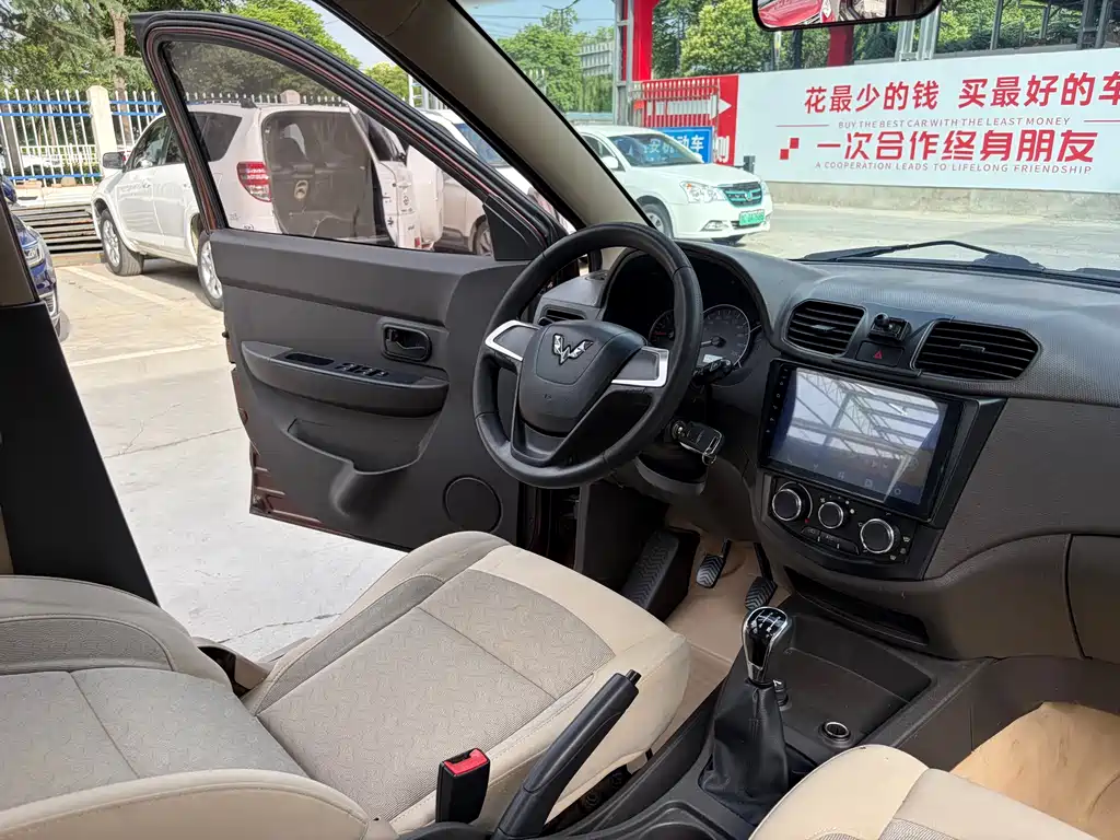 Wuling Hongguang 2017 — фото 10