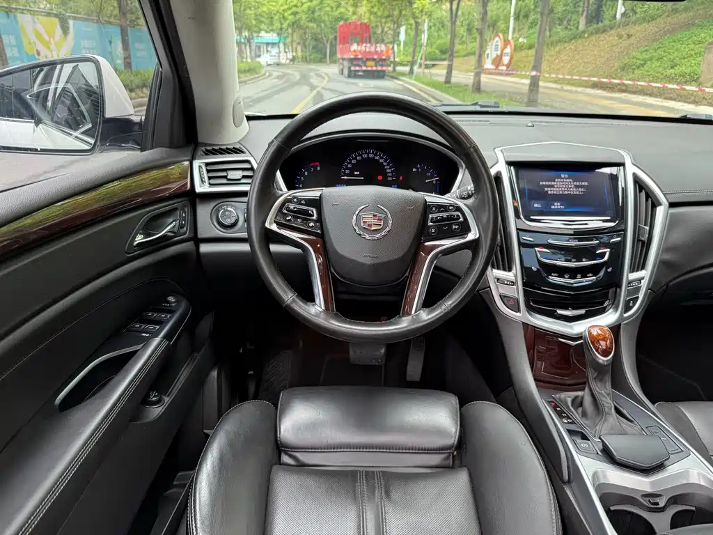 Cadillac SRX 2015 — фото 11
