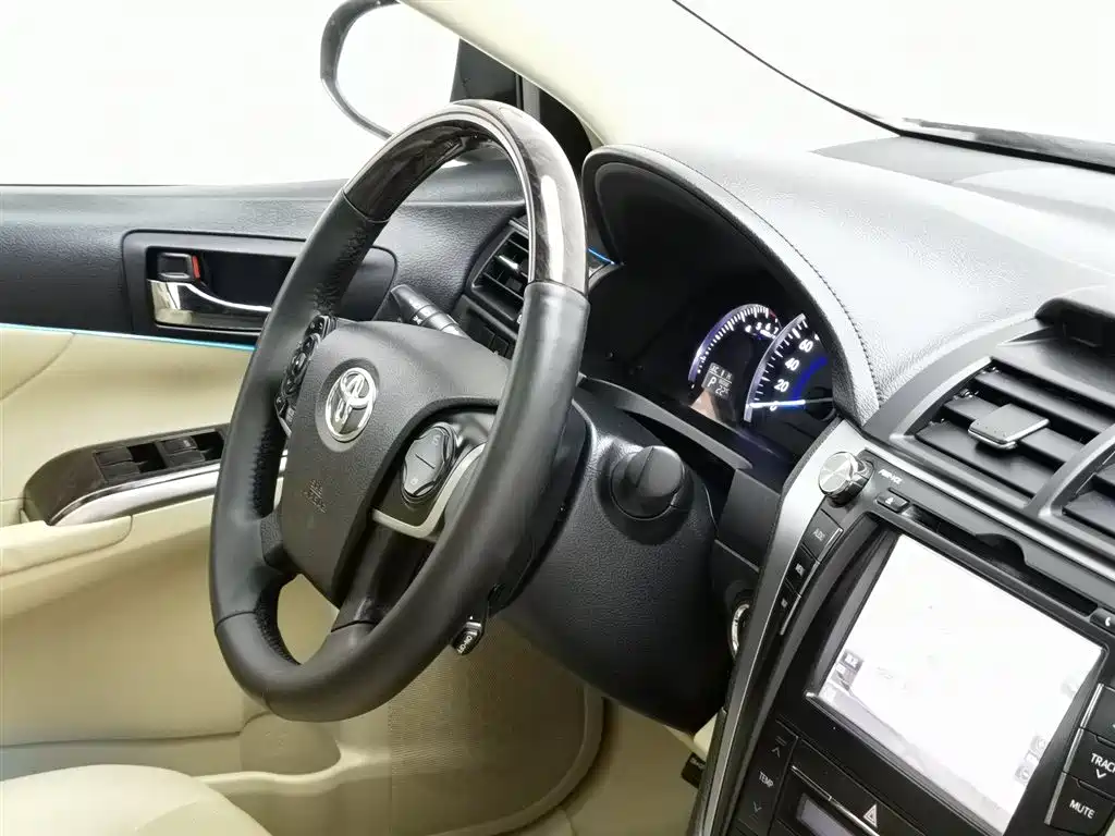 Toyota Camry 2015 — фото 22