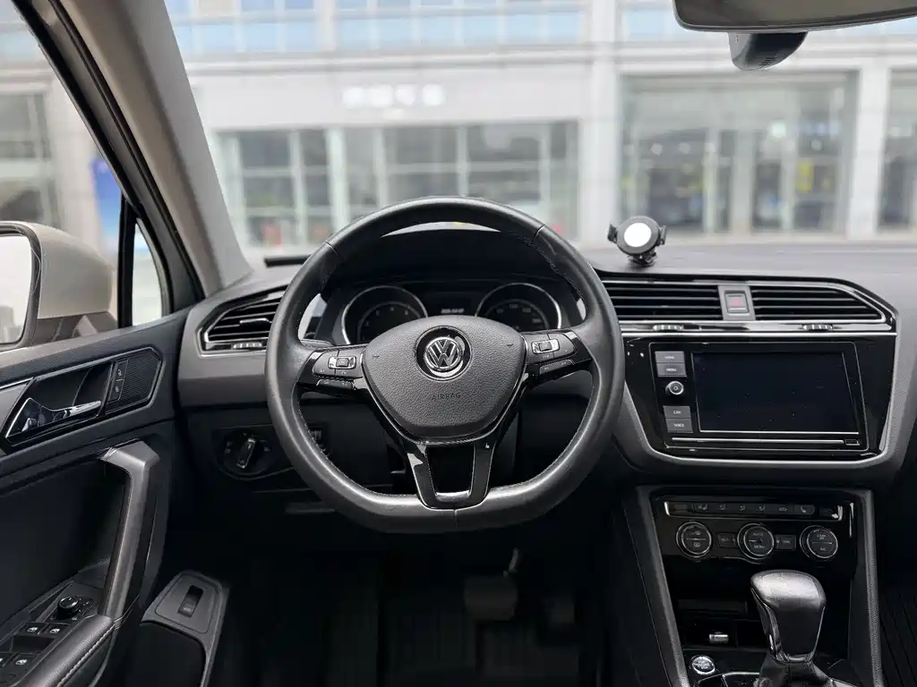 Volkswagen Tiguan L 2019 — фото 10